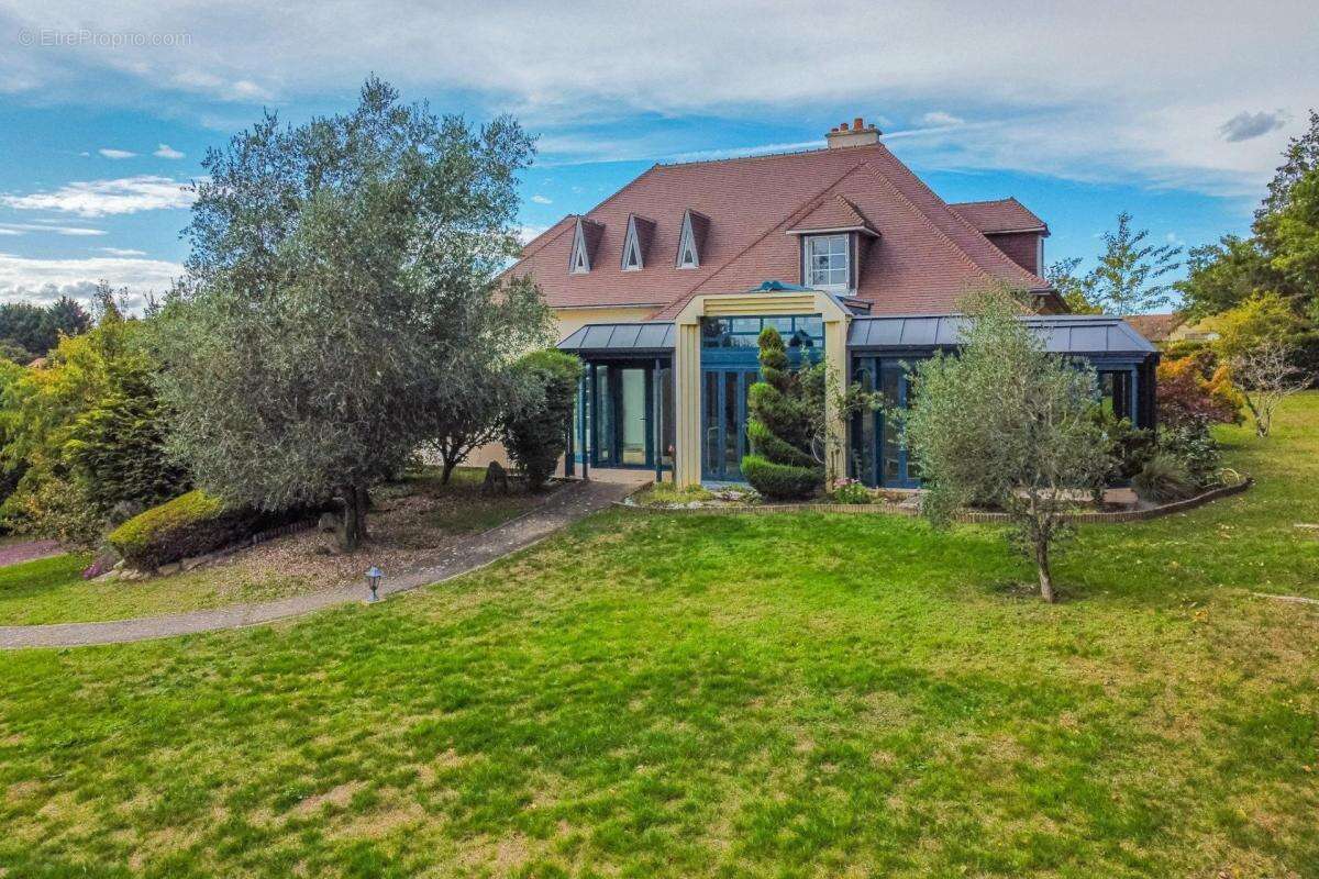 Maison à YVRE-L&#039;EVEQUE