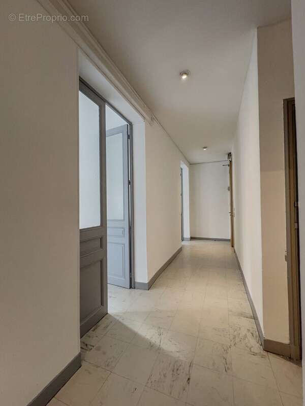 Appartement à MARSEILLE-1E