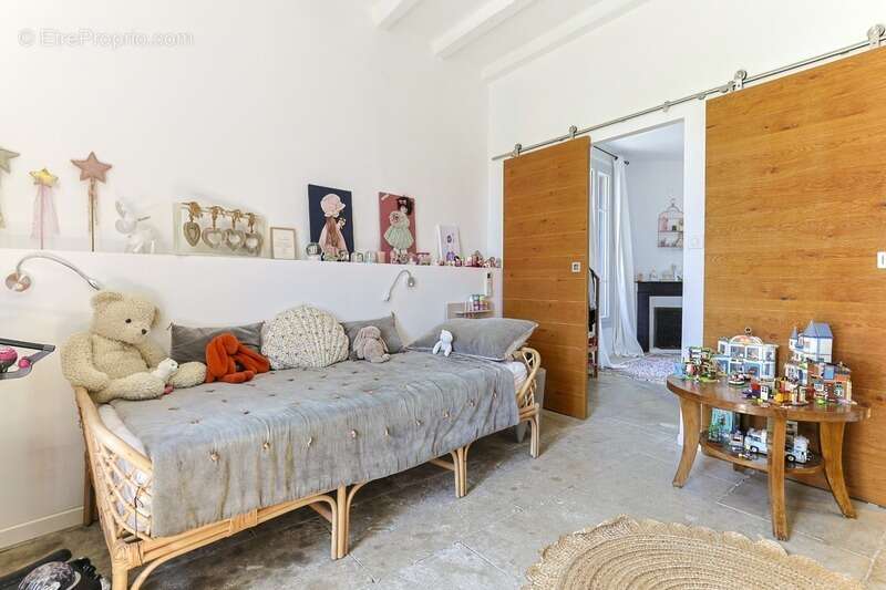Magnifique PROPRIETE : Maison De Maître Et  Deux Dépendances (  17 Pièces / 400 M² )  Située à VERARGUES (34) DEDIEE A UN PROJET - photo 19