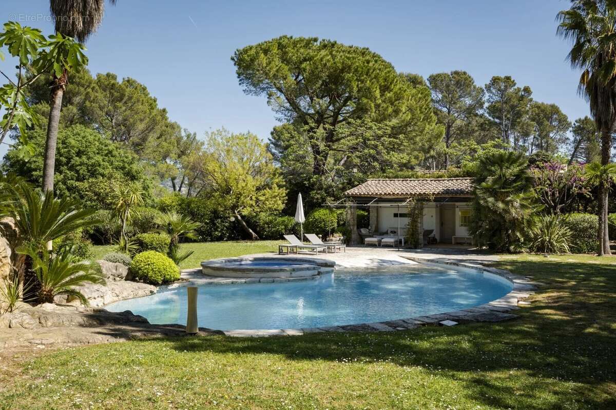 Maison à MOUANS-SARTOUX