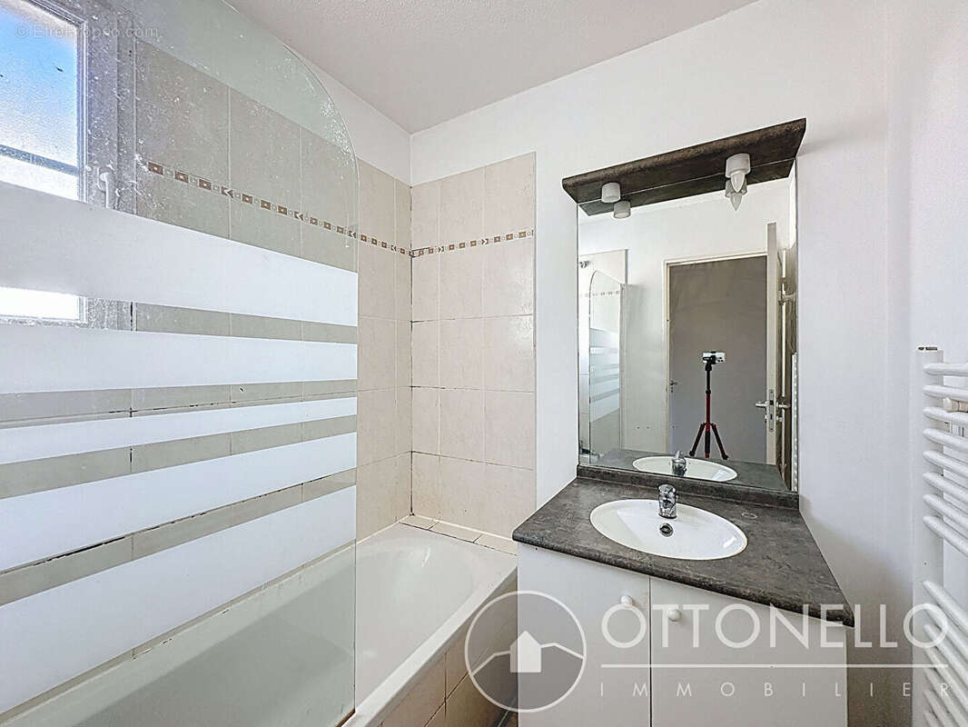 Maison à ROQUEBRUNE-SUR-ARGENS