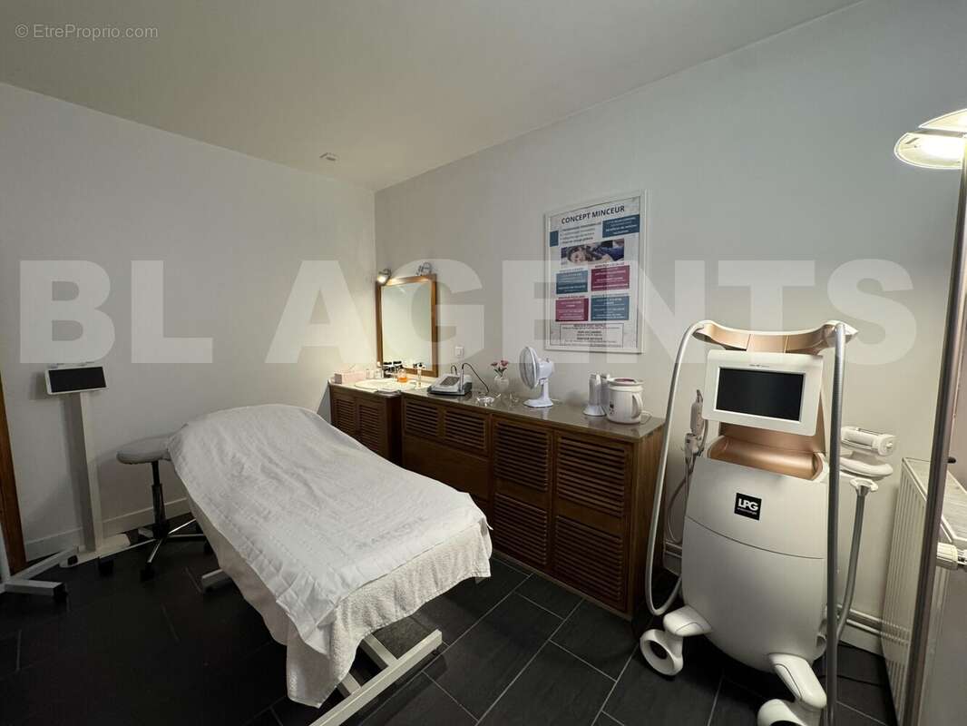 IMG_9593 - Commerce à VAIRES-SUR-MARNE