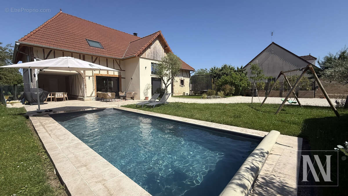 Maison à SAINTE-SAVINE