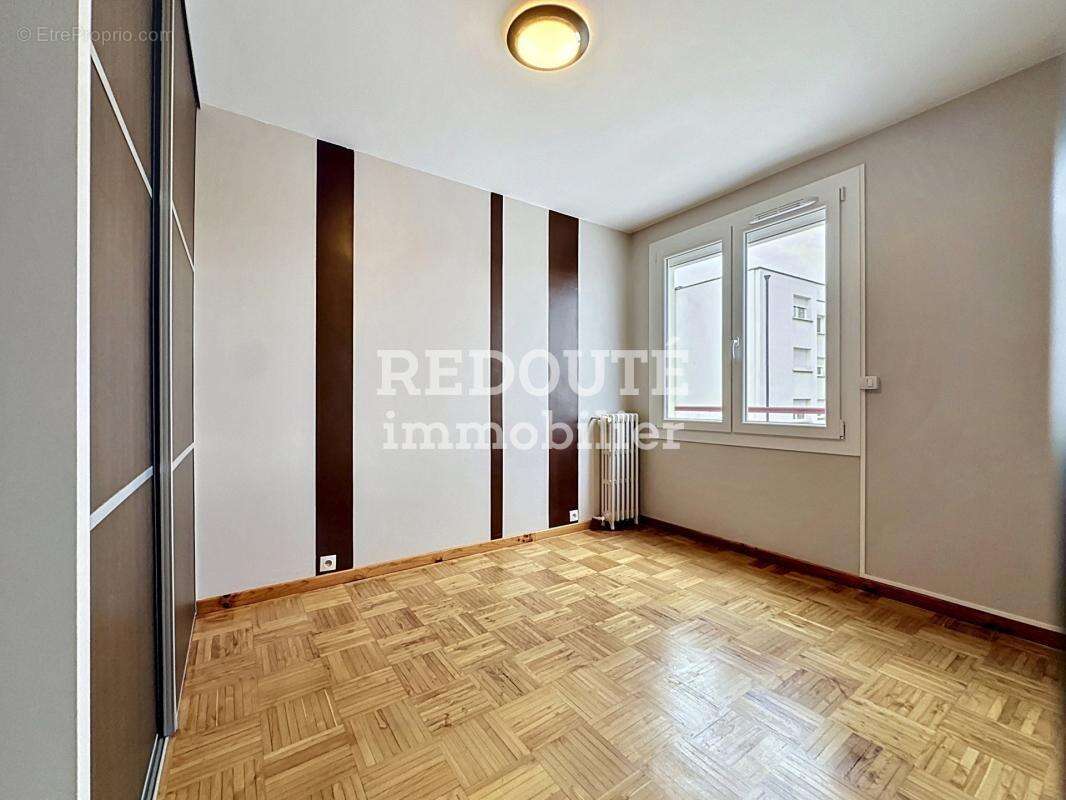 Clemenceau- apt de type 5, 3 chambres avec balcon et garage - photo 7