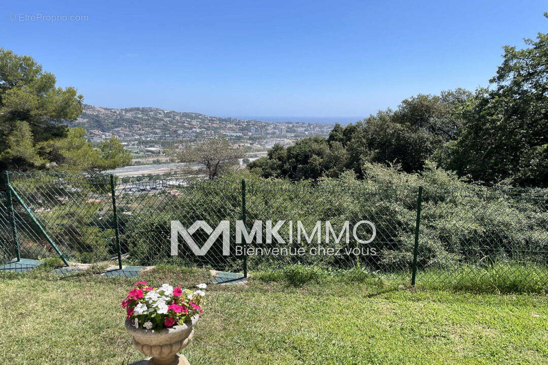 Maison à SAINT-LAURENT-DU-VAR