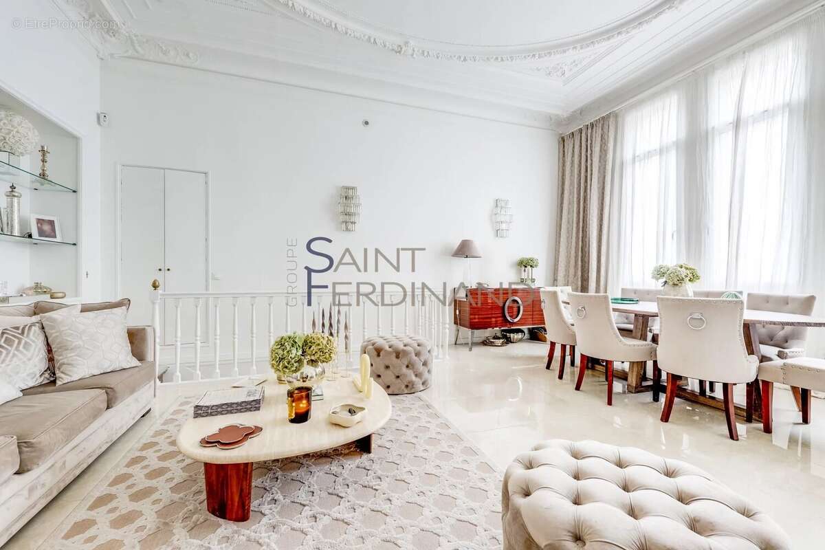 Appartement à PARIS-16E