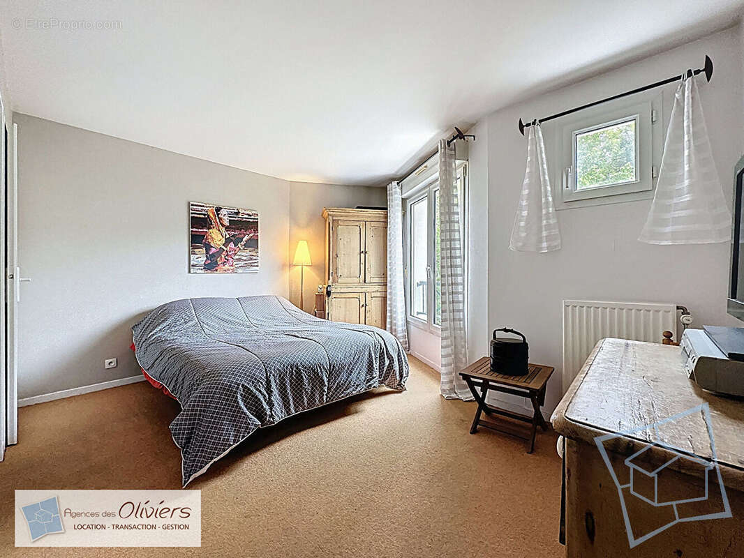 Maison à VOISINS-LE-BRETONNEUX