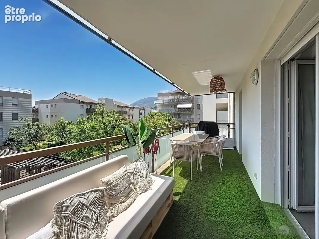 Appartement à CARROS