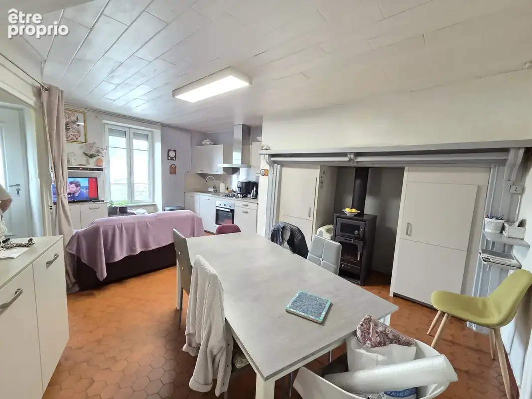 Maison 4 pièces, grange et dépendances - photo 2