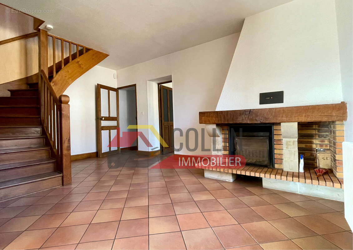 Maison à MOYEN