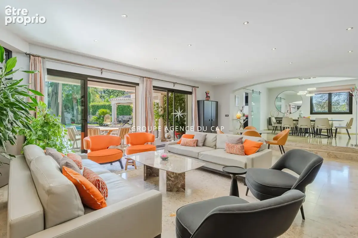 Villa de caractère, piscine chauffée et garage de 200 m² au coeur d'un parc de 5 000 m²  à Fréjus - photo 17