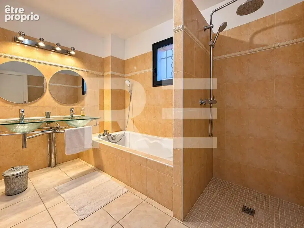 Maison 145 m² – 5 chambres, piscine, terrain de 3 858 m² - photo 7