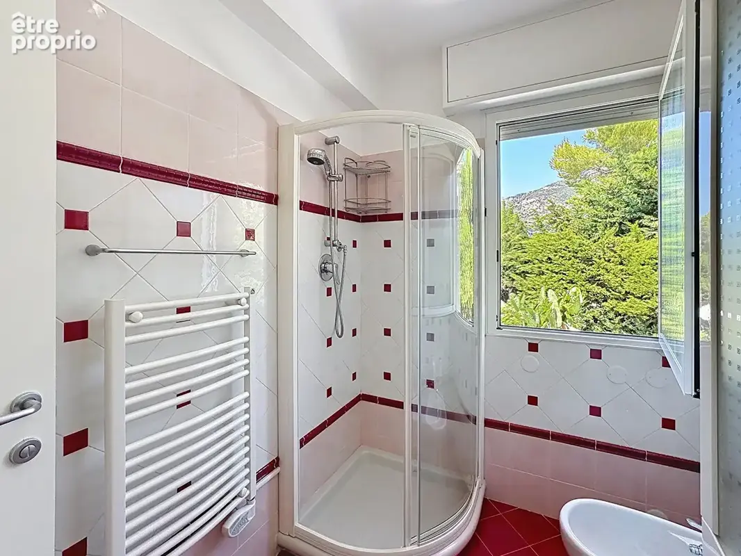2 pièces  dernier étage avec parking et cave - aperçue  mer - balcon et  toit terrasse - photo 15