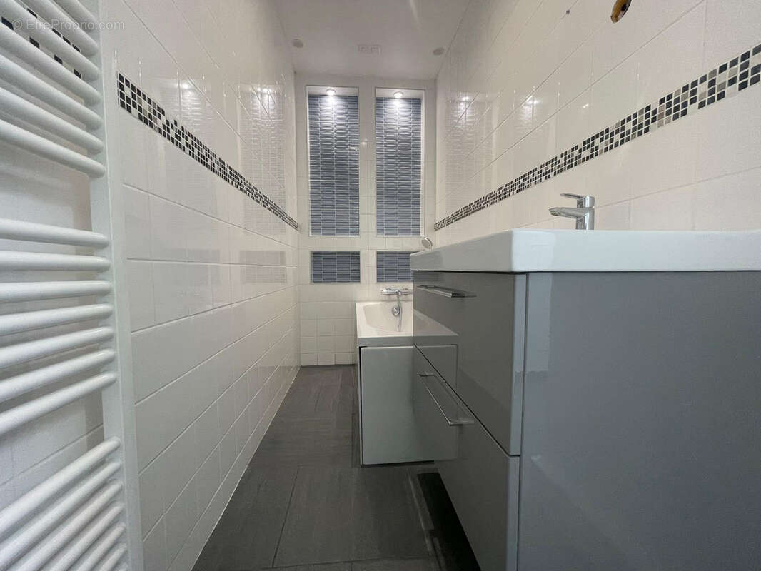 Tremblay-en-france - pavillon moderne de 2009 - 4 chambres - photo 12