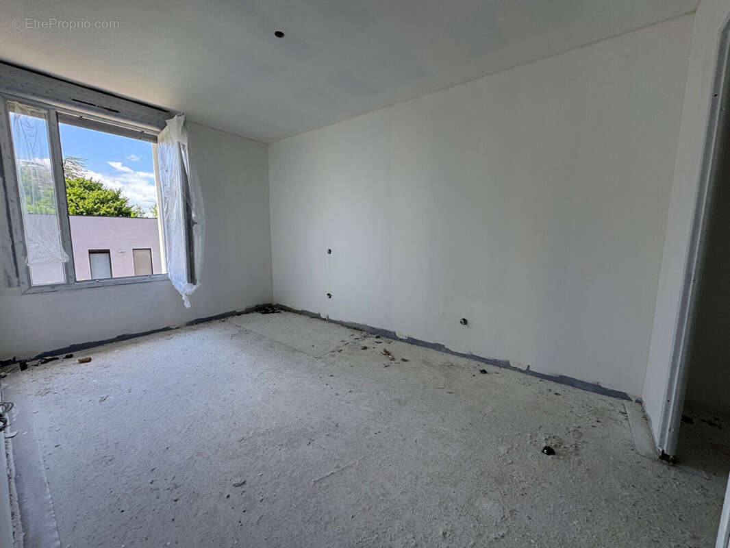 Appartement 4 pièces 86 m² + Terrasse + 2 Parking ! - photo 6