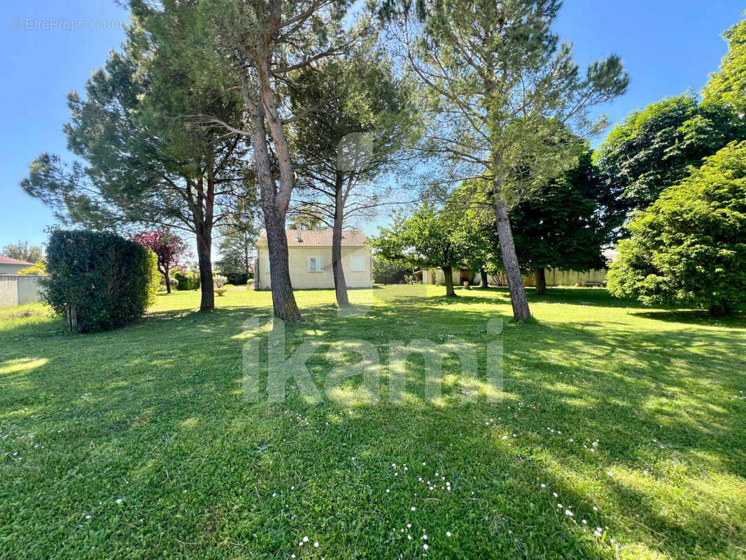 Terrain à SAINT-MARCEL-LES-VALENCE