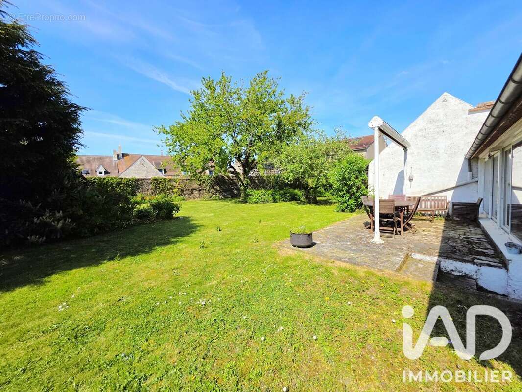 Maison 150 m² à Louville-La-Chenard  - photo 4