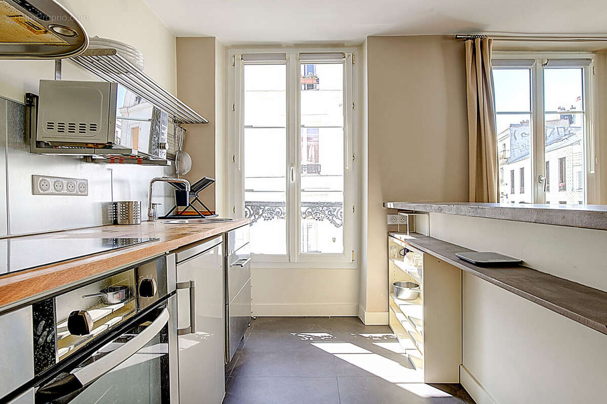 Appartement à PARIS-18E