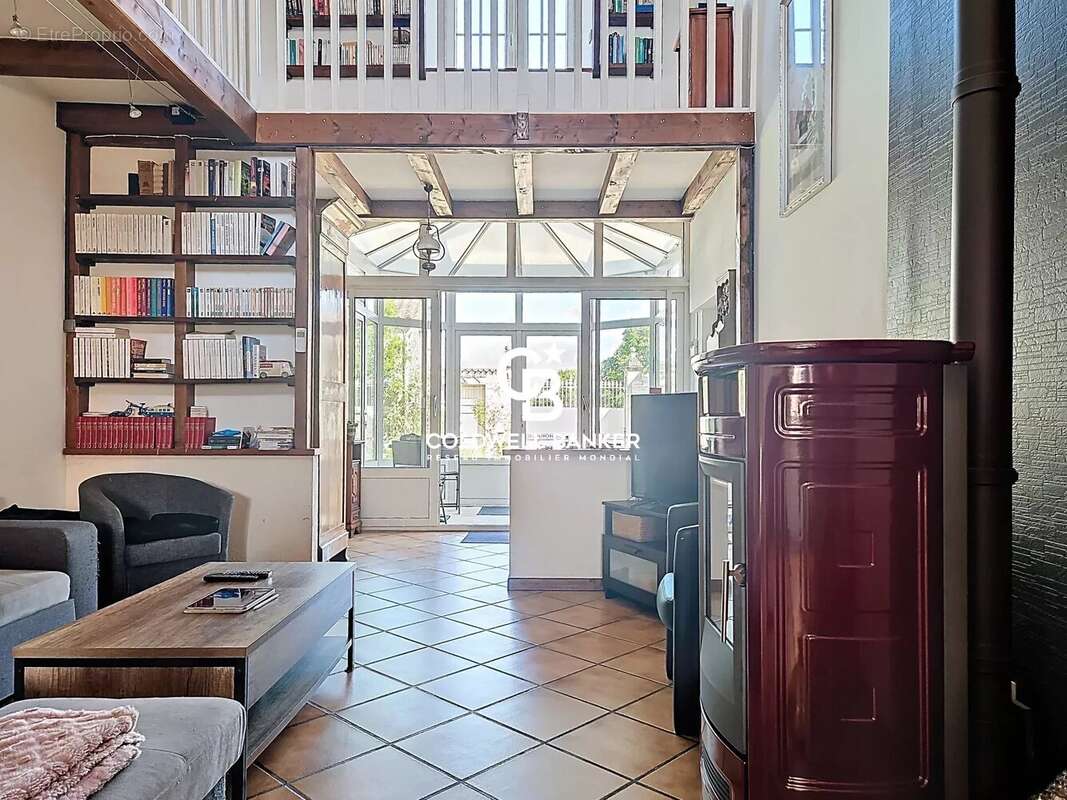 Maison à SAINT-JEAN-D'ANGELY