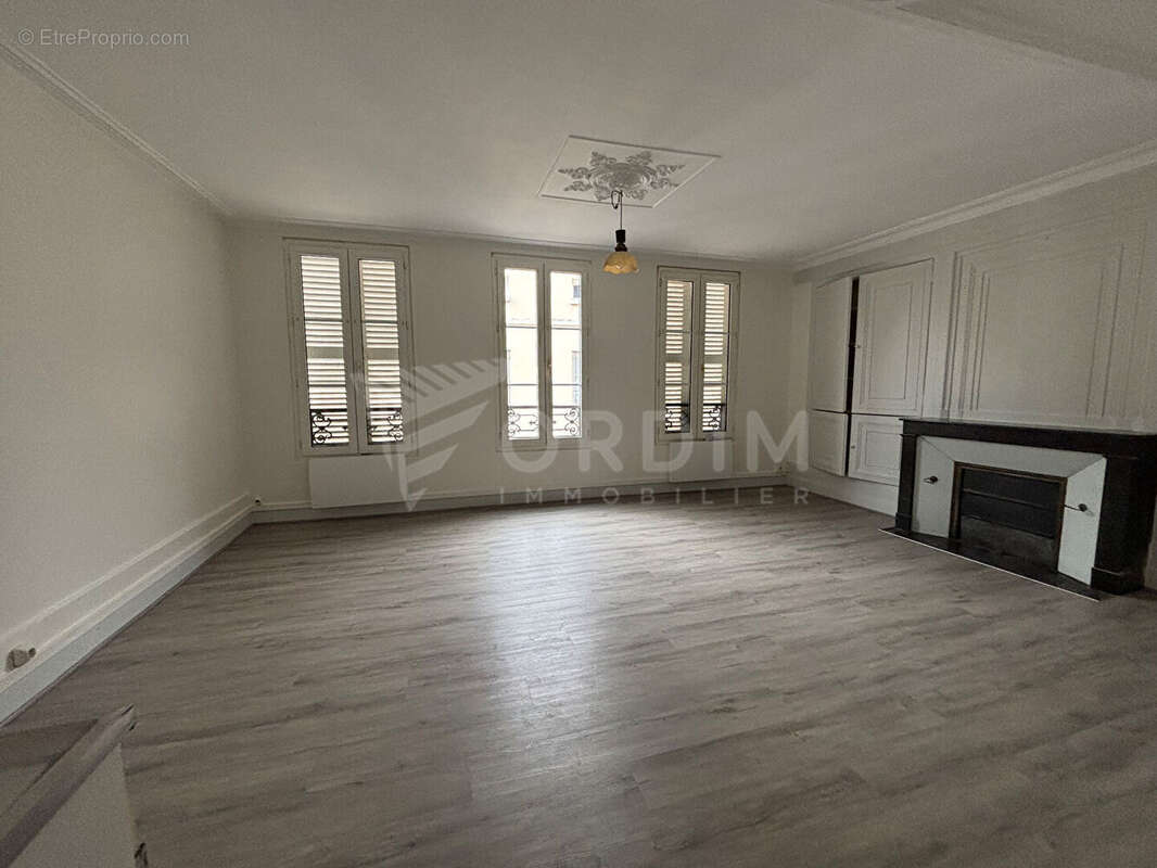 Appartement à EPINEUIL