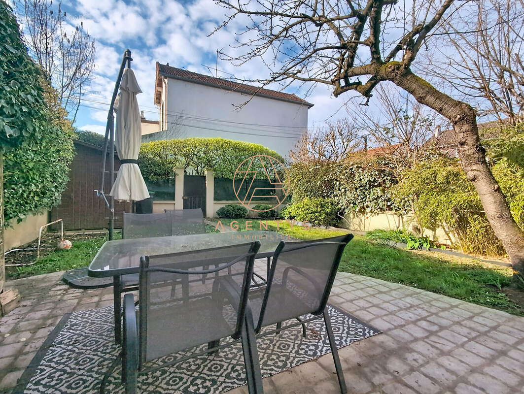 Maison à SAINT-MAUR-DES-FOSSES