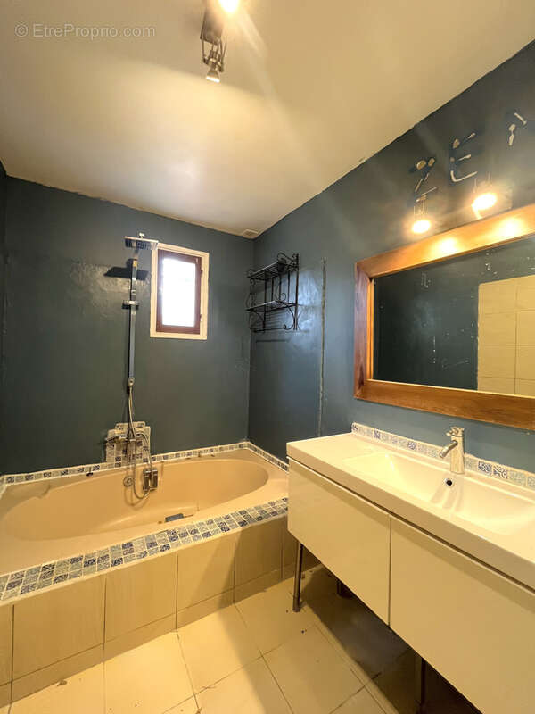 Maison à CHATEAUNEUF-LE-ROUGE