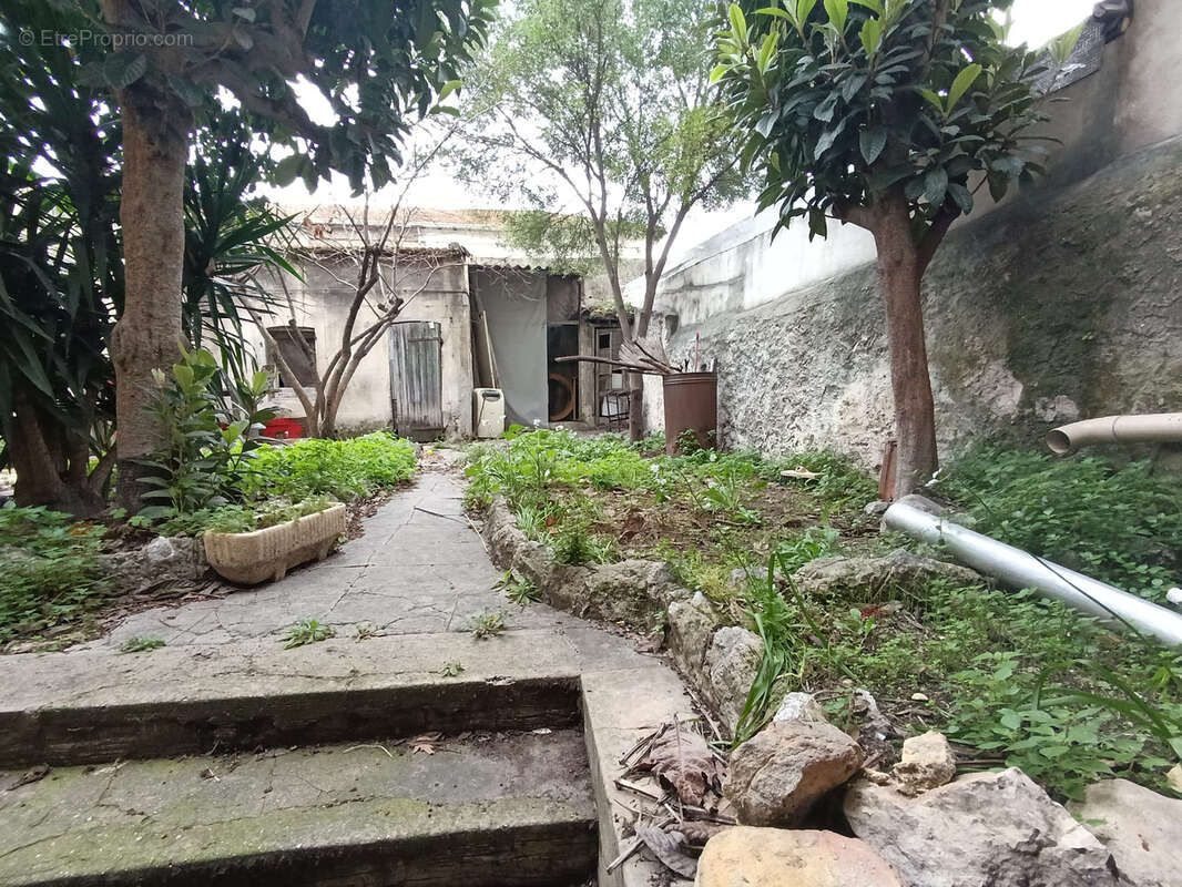 Commerce à MARSEILLE-10E