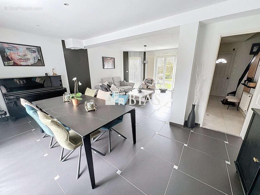 Maison à BOURG-ACHARD