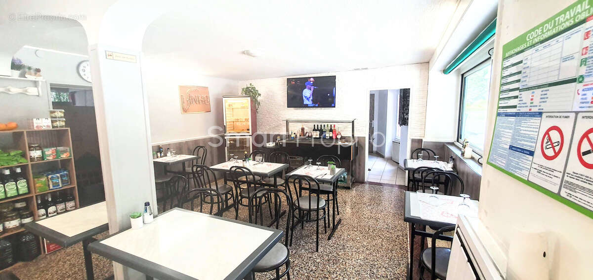 Immeuble avec bar, restaurant, T4 et studio - photo 3