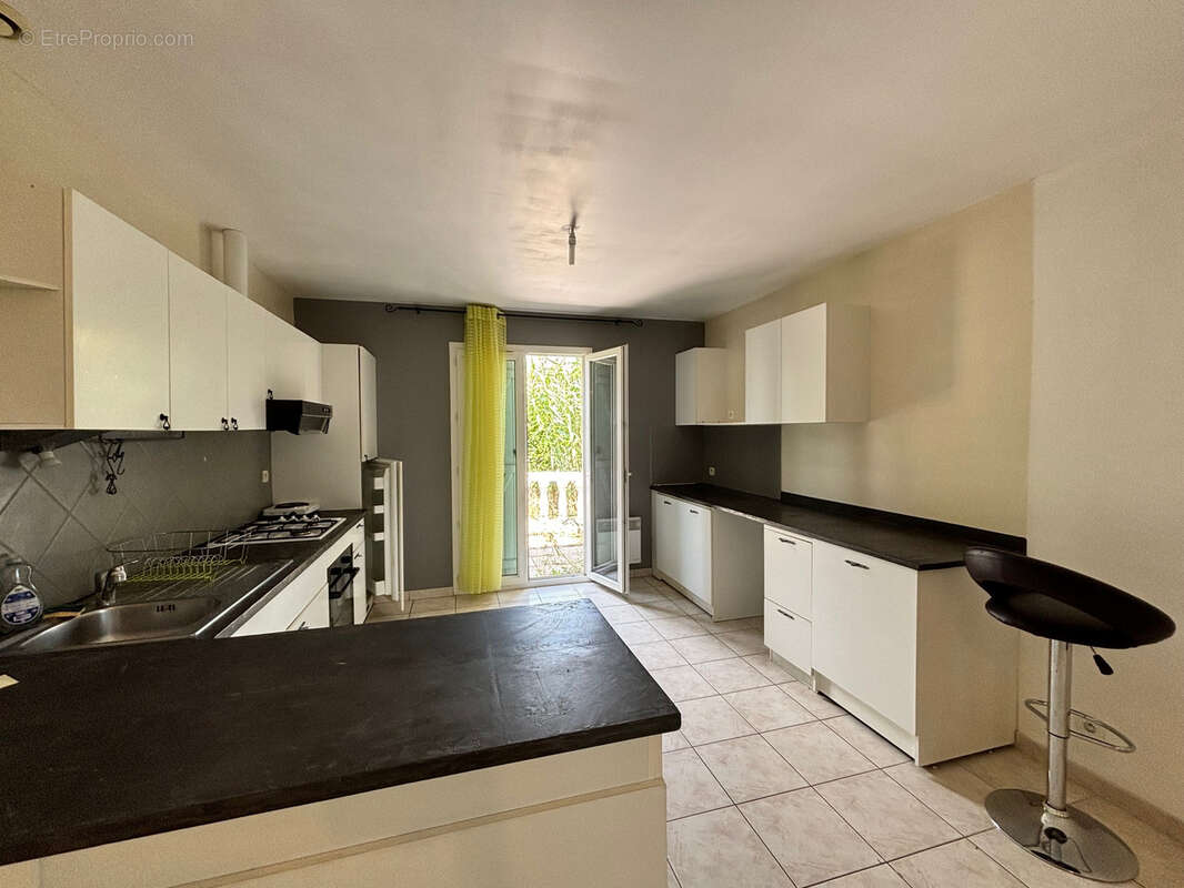 Puisserguier ! Villa plain pied de 100m2 sur une parcelle arborée de 602m2 - photo 2