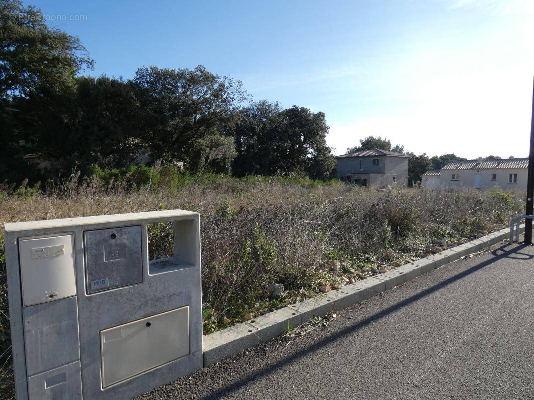 Terrain à UZES