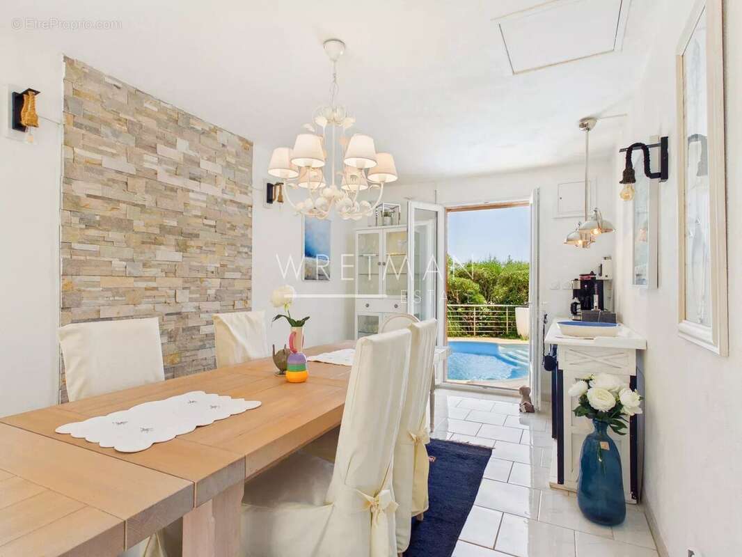 Villa bien entretenue avec piscine et vue dégagée - Le Luc - photo 6