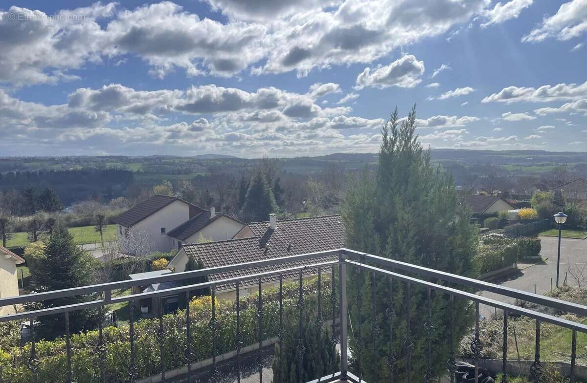 Maison à LA TOUR-DU-PIN