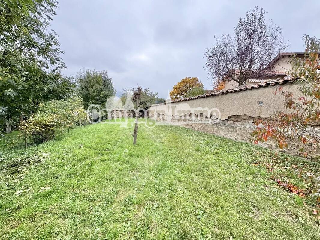 Terrain à SAINT-ROMAIN-DE-POPEY