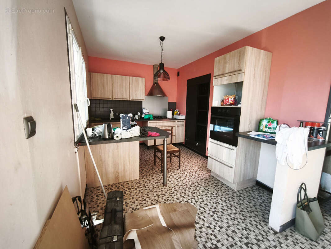 A vendre a saint-eloi pavillon des 's 70 sur sous sol 3 p terrain de  1494 m2 - photo 2