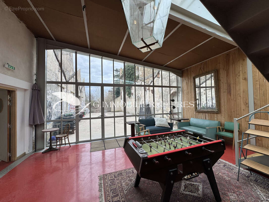 Maison à ENTRAIGUES-SUR-LA-SORGUE