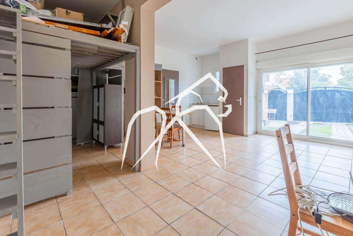 Maison à COURNONSEC