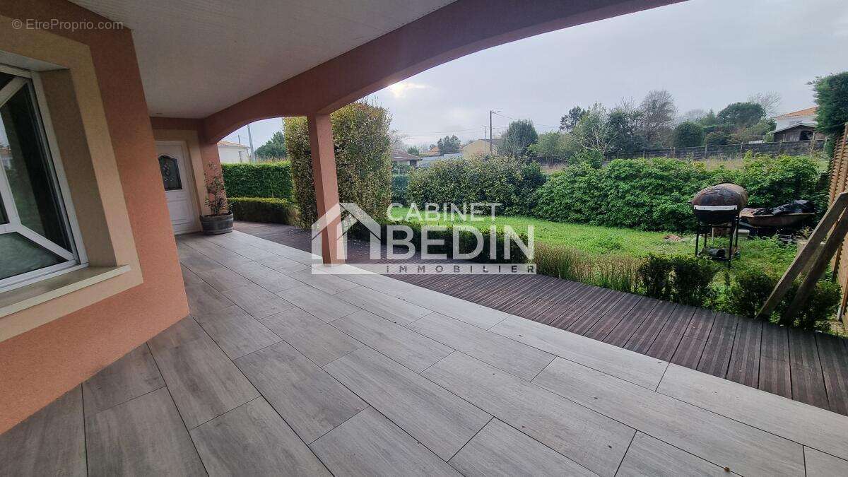 Maison à BLANQUEFORT