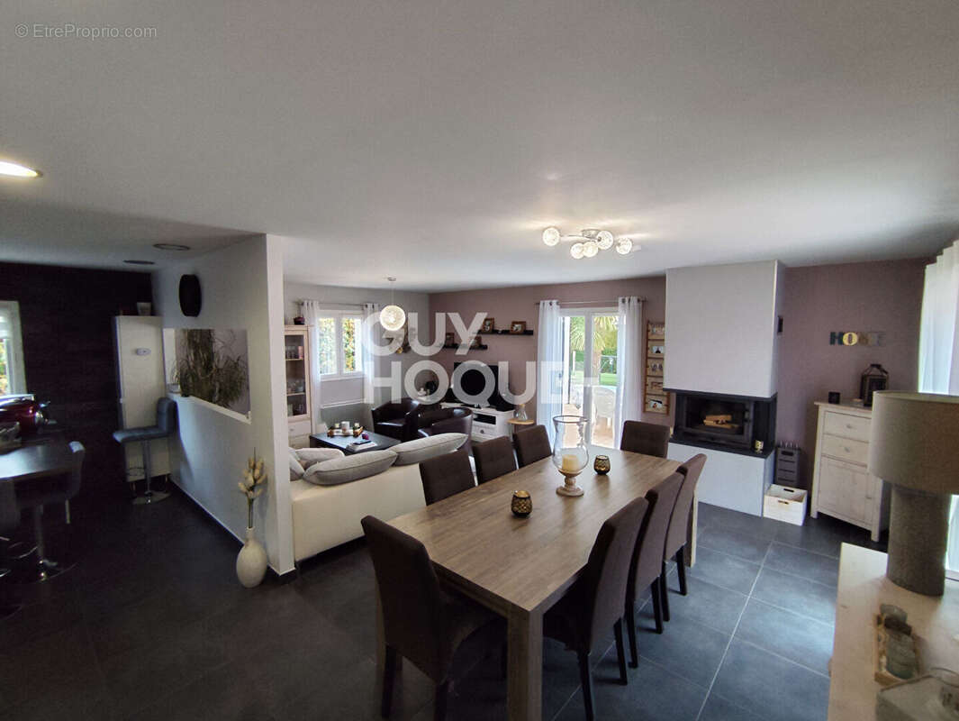 Maison à MONTROND-LES-BAINS