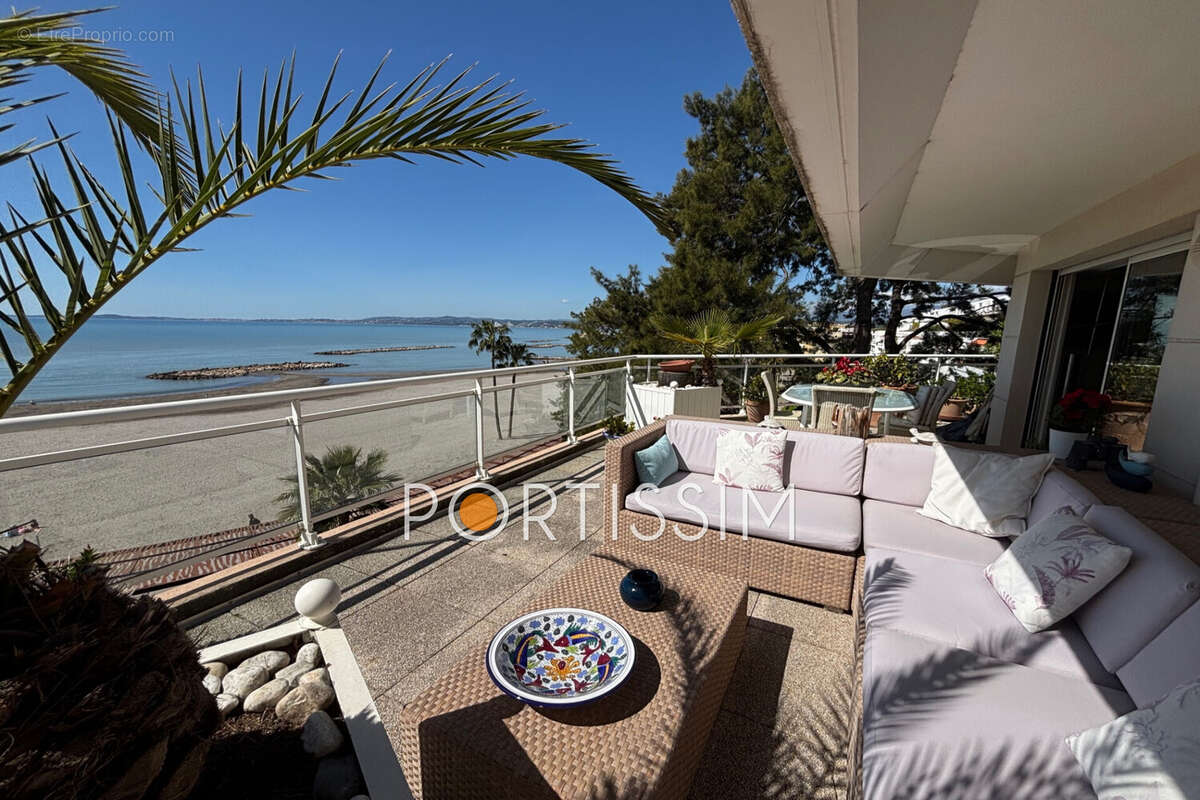 Appartement à SAINT-LAURENT-DU-VAR