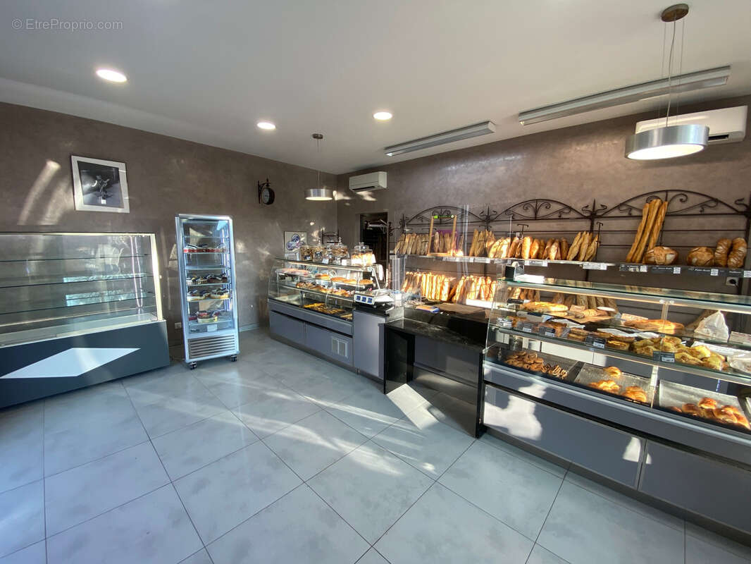 Commerce à CADEROUSSE