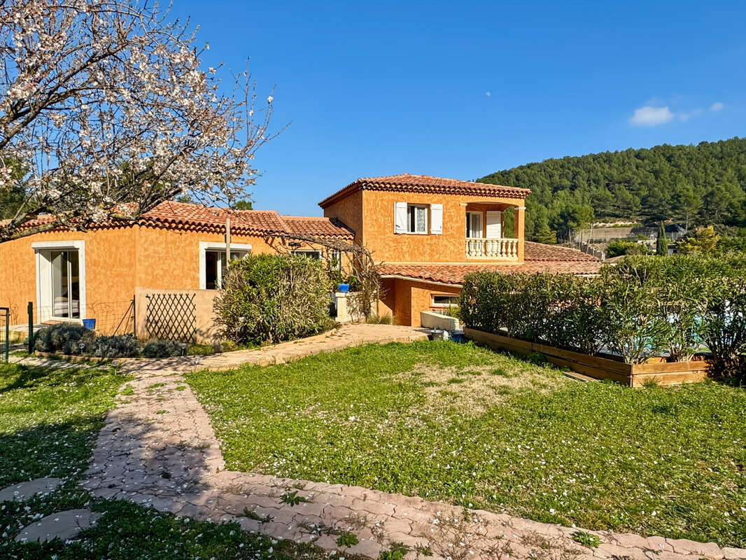Maison à VENTABREN
