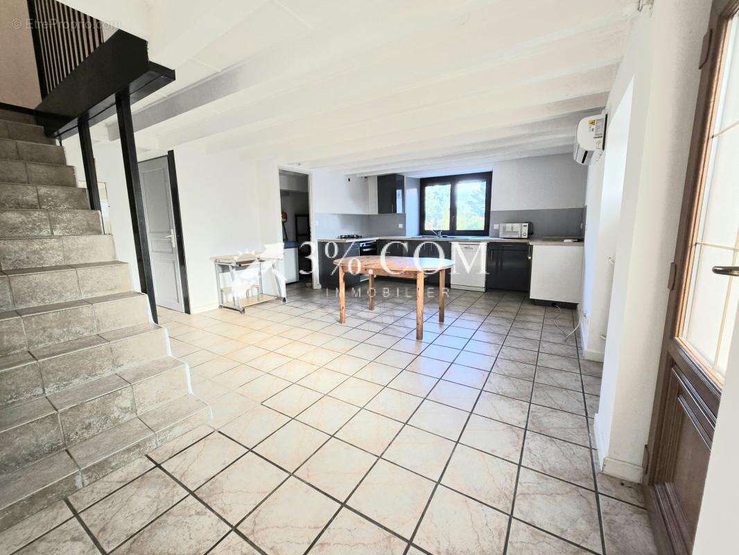 Maison à PLATS