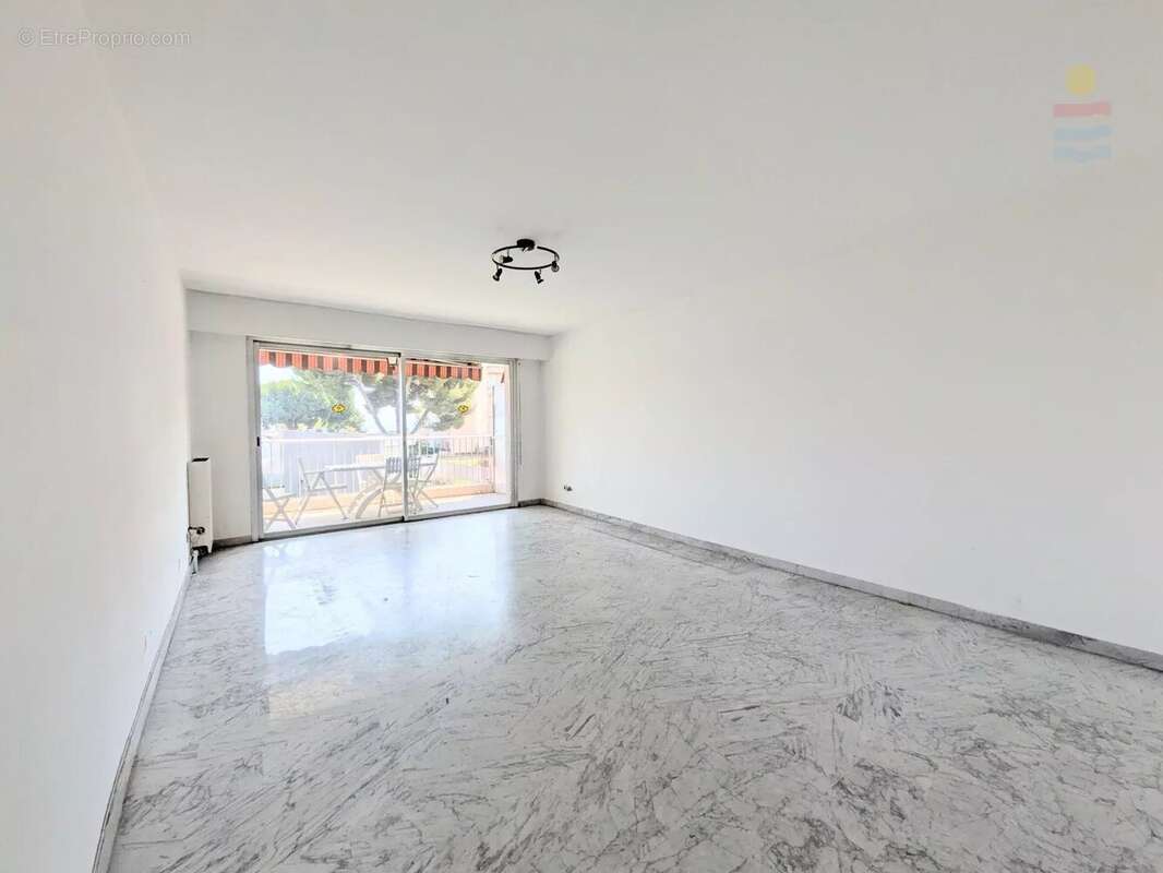 Appartement à SAINT-LAURENT-DU-VAR