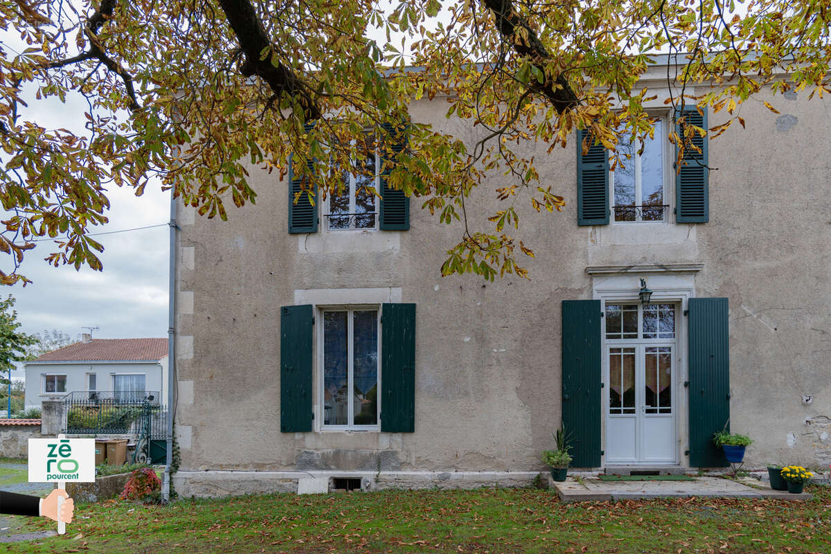 Maison à CHAMPAGNE-LES-MARAIS