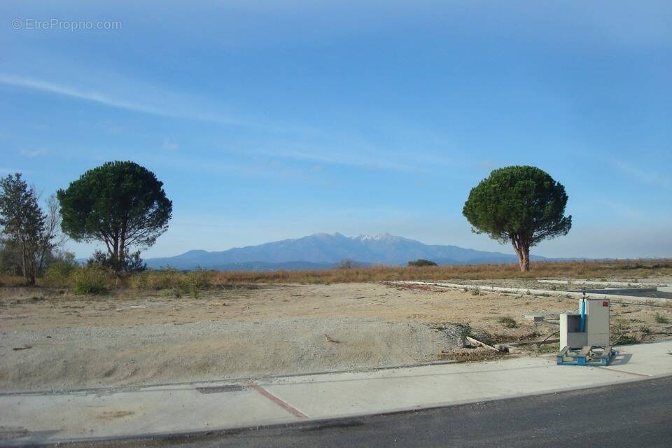 Terrain à SAINT-JEAN-LASSEILLE