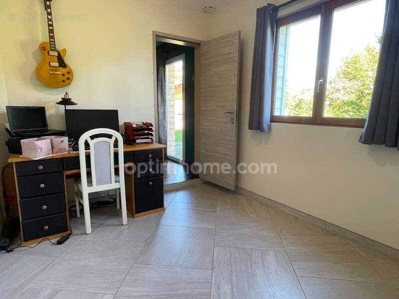 Maison à SAINT-ETIENNE-DE-FURSAC