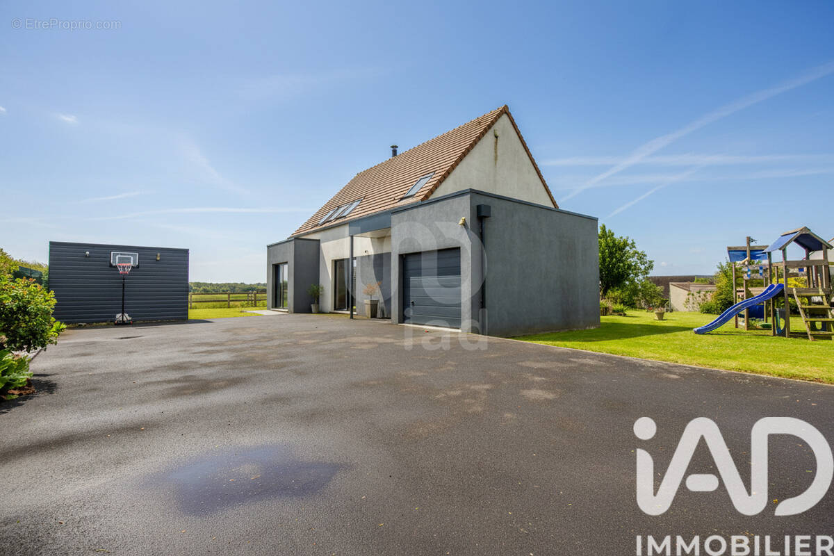 Photo 1 - Maison à LE QUESNEL-AUBRY