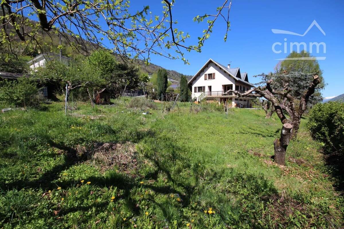 Terrain à LA ROCHETTE