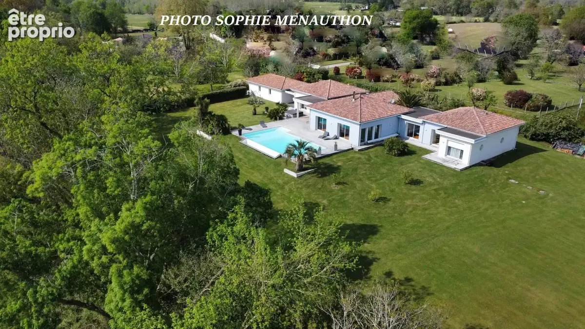 Lieu exceptionnel pour cette villa d'architecte de type 7 pièces de 266 m2 avec piscine - photo 2